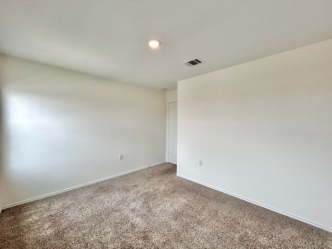 Building Photo - Your Next Home Awaits – Bright, Modern & M...