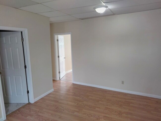 Building Photo - 1856 Park St