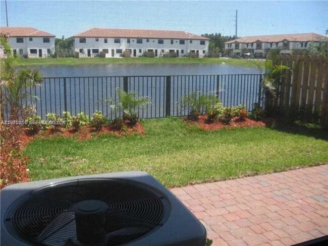 Building Photo - 16585 SW 42nd Way