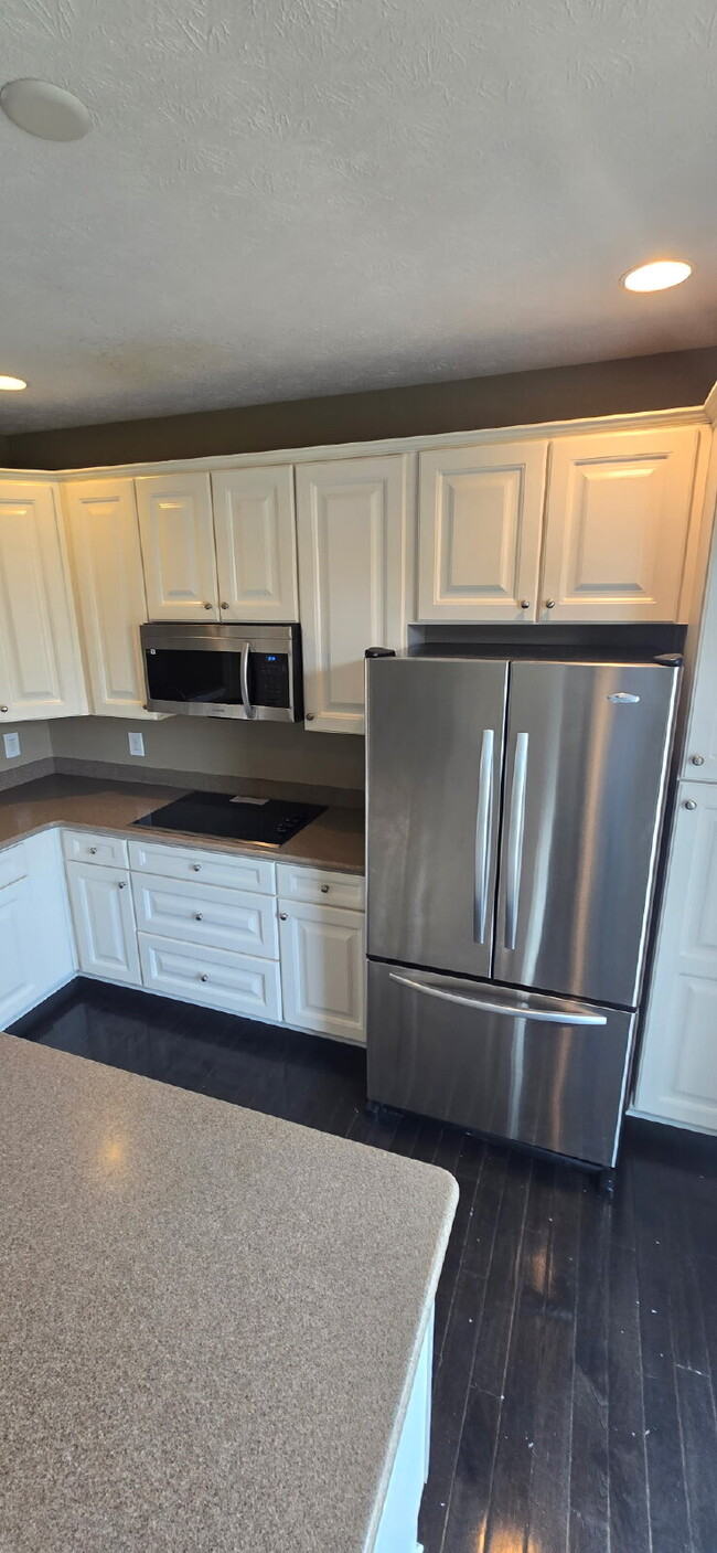 Building Photo - "Charming 2-Bed Townhouse Retreat with Har...