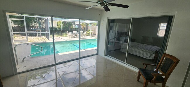 Building Photo - Coastal Waterfront Pool Home in Paradise at Isles of Capri