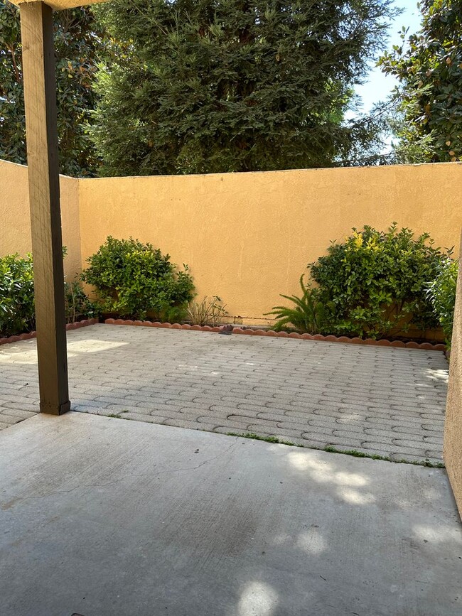 Building Photo - Stunning Condo in Turlock available for im...