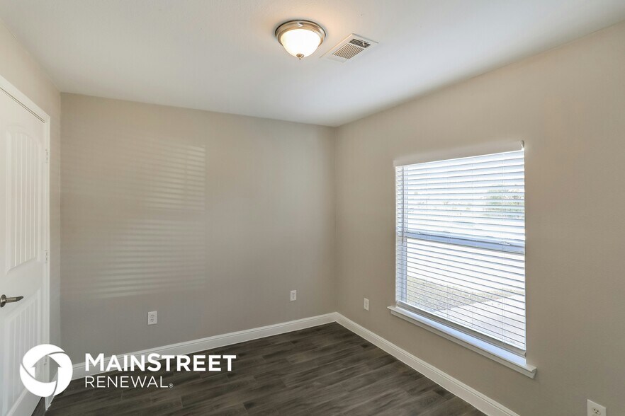 Building Photo - 1111 Glenn Dr