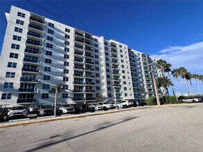 Building Photo - 7501 E Treasure Dr