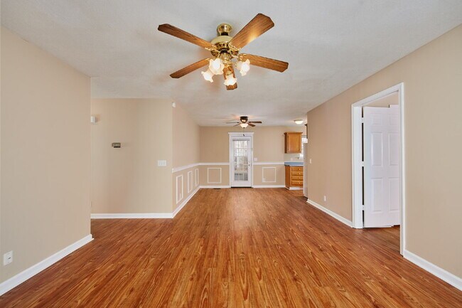 Building Photo - For Rent: 3BR, 2BA house