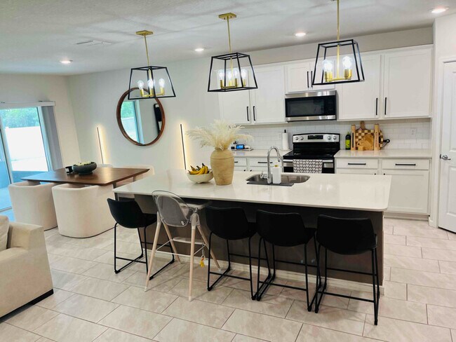 Building Photo - 30572 Thunderbird Dr