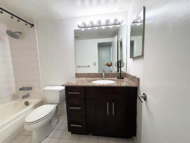 Building Photo - 1455 N Treasure Dr