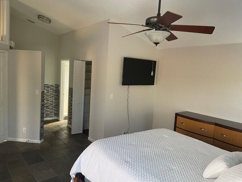 Building Photo - 607 SW 15th St