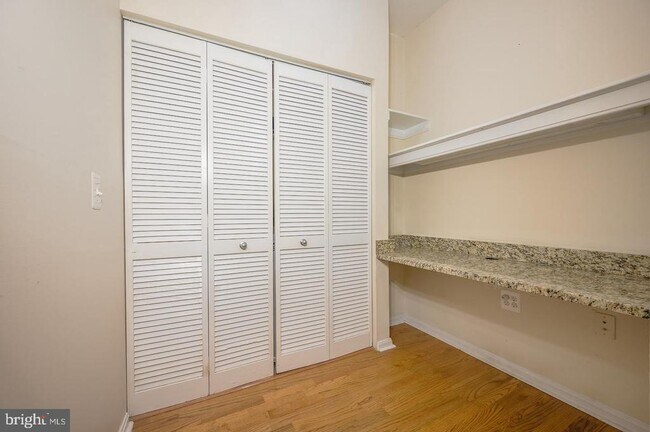 Building Photo - 2765 Centerboro Dr