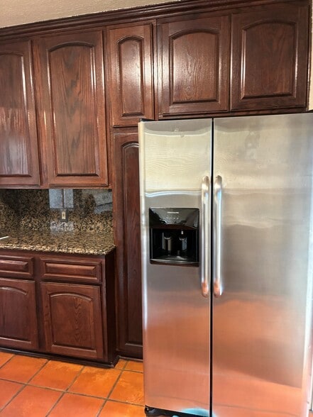 Kitchen - 2341 Pine Ave