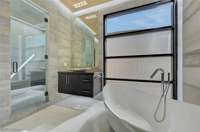 Building Photo - 304 Kingsclear Ct