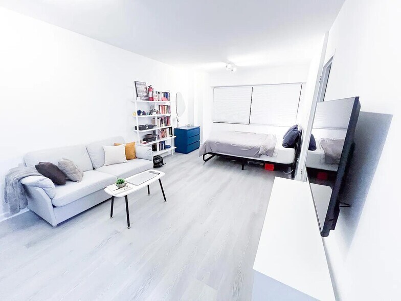 Building Photo - 2141 I St NW