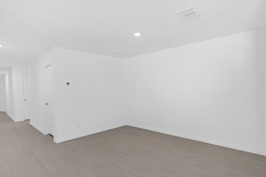 Building Photo - 1025 MacNab Dr