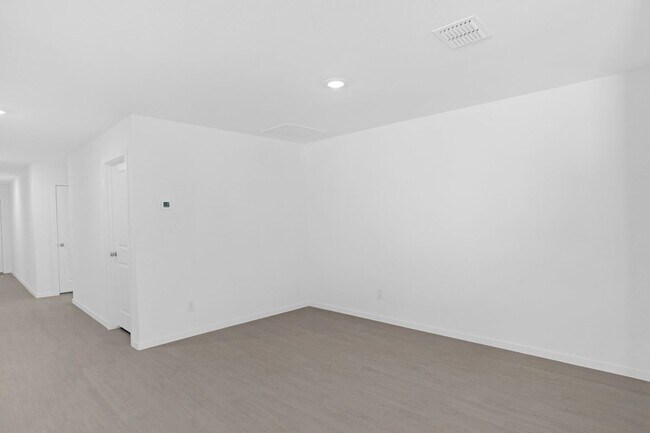 Building Photo - 1025 MacNab Dr