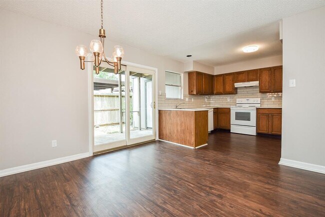Building Photo - 5809 Village Forest Ct