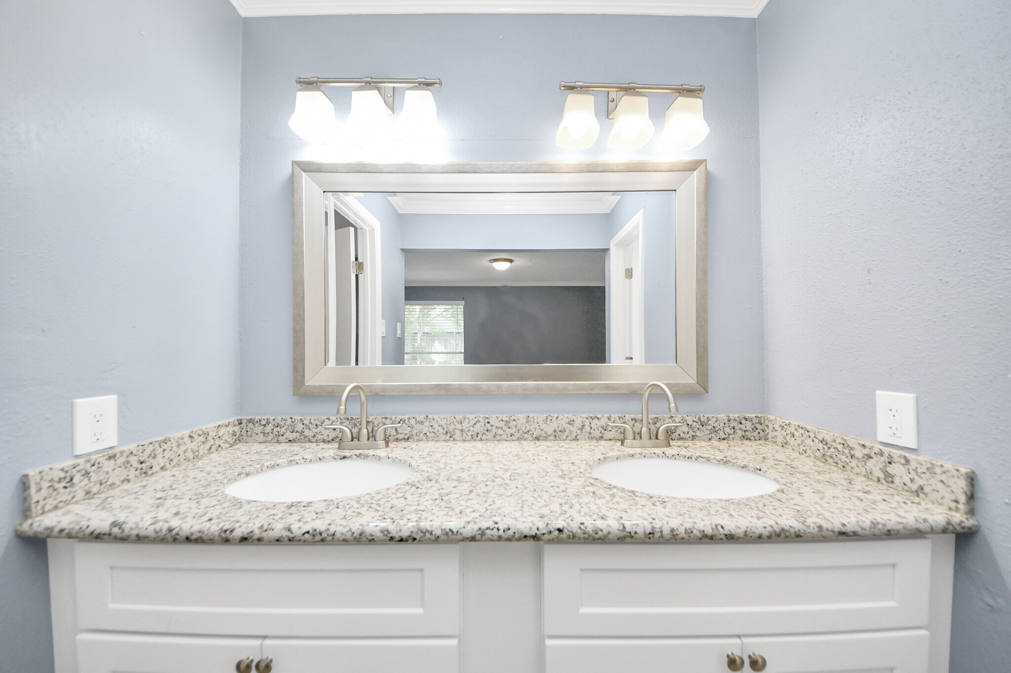 Master Vanity - 26722 Cypresswood Dr