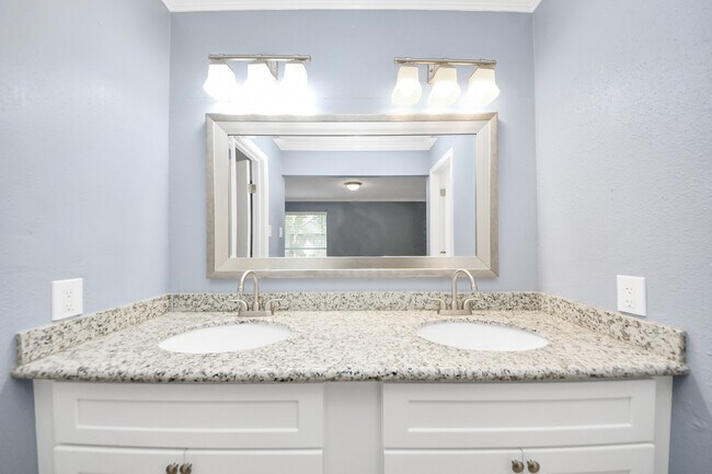 Master Vanity - 26722 Cypresswood Dr