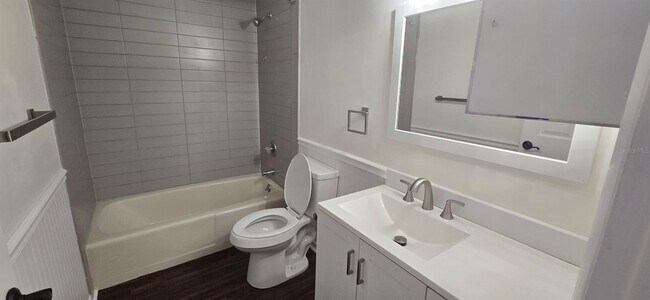 Building Photo - 4050 SE 22nd Ave