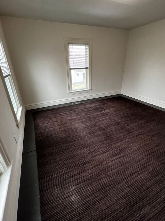 Building Photo - 1111 S Main St