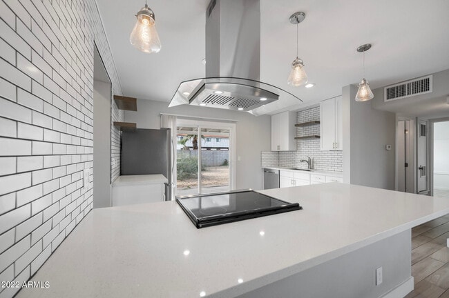 Building Photo - 402 N 73rd St