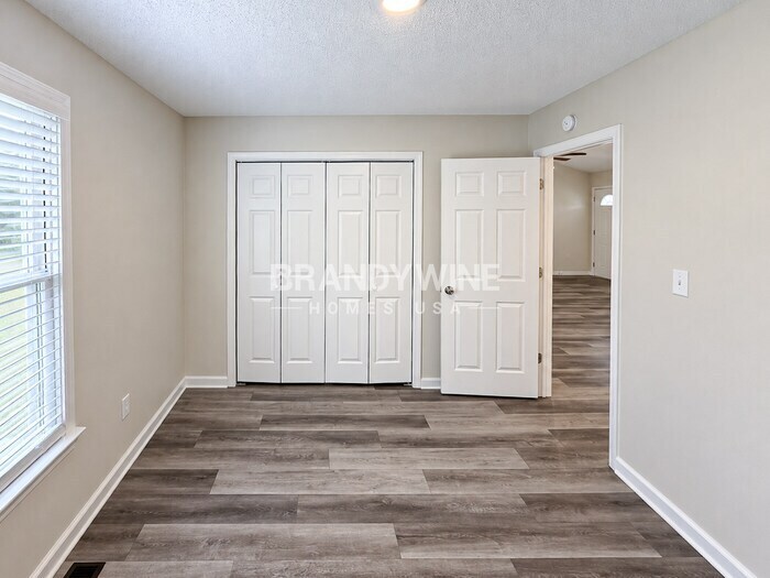 Building Photo - 160 Wesley Chapel Rd