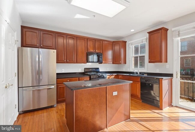 Building Photo - 2319 Boston St