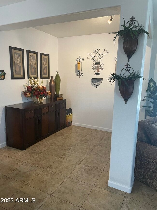 Building Photo - 1308 E Monroe St