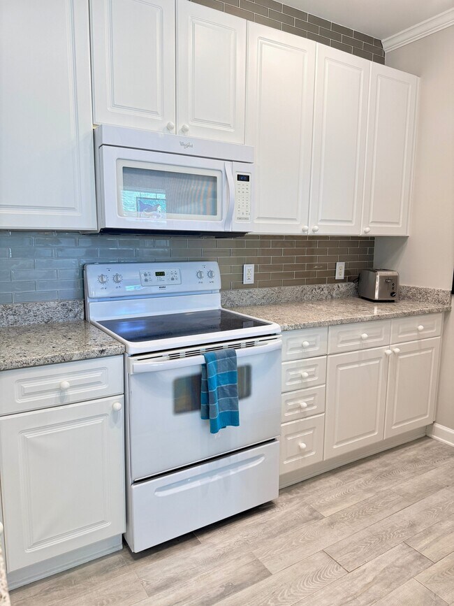 Building Photo - 1371 Hopton Cir