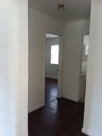 Building Photo - Spacious 3 bedroom and 1 bathroom