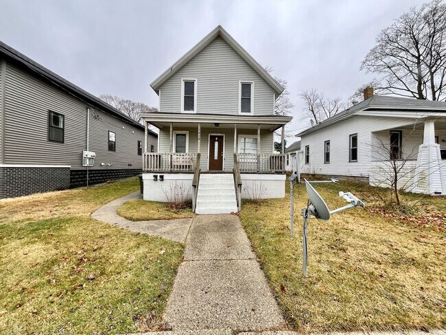 Building Photo - 1410 8th St