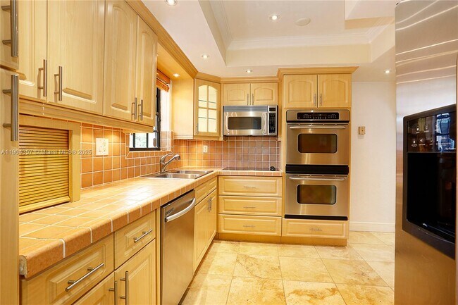 Building Photo - 1027 SW 22nd St