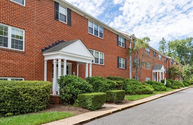 Building Photo - 4000 Linkwood Rd