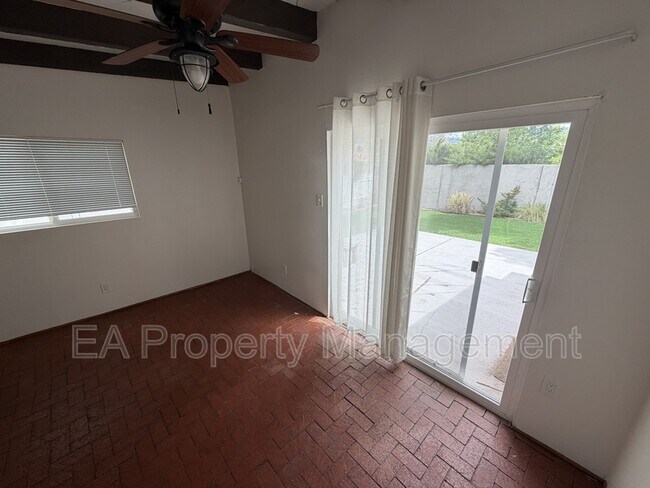Building Photo - 3925 Mesa Verde Ave NE