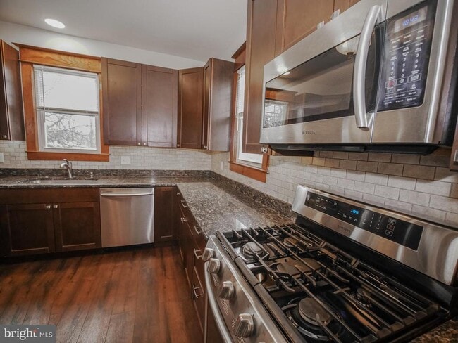 Building Photo - 332 Crown Point Rd