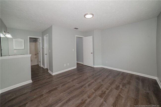 Building Photo - 1021 Wood Creek Dr
