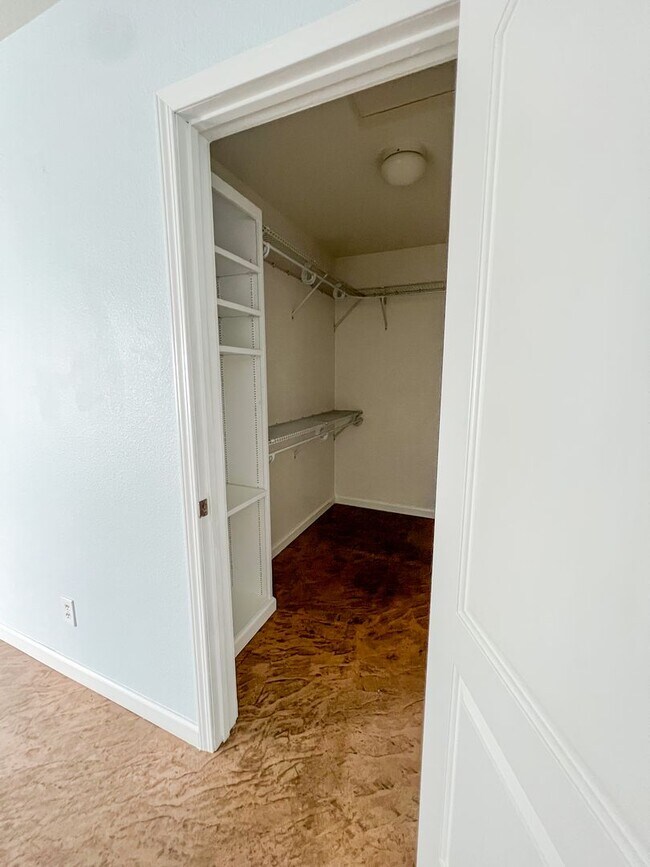 Building Photo - A Beautiful 2 Bedroom Home with Office and 2 Bonus Room