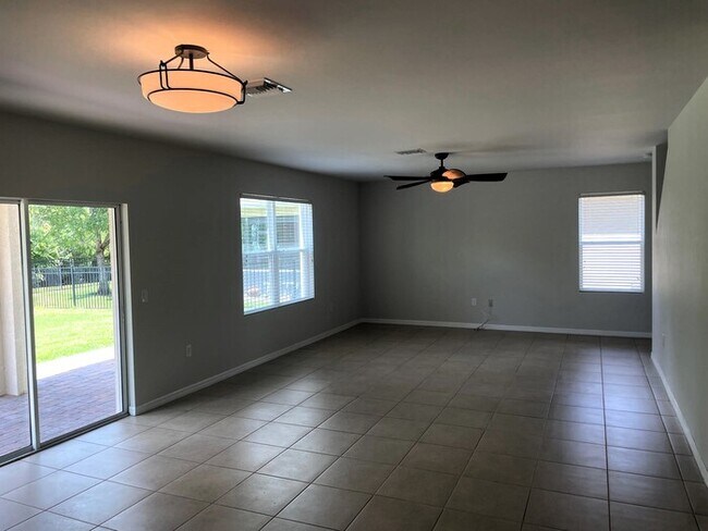 Building Photo - NE Cape Coral Single Family Home