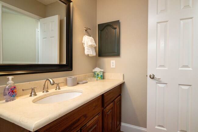 Building Photo - 3410 Los Alamos Ln