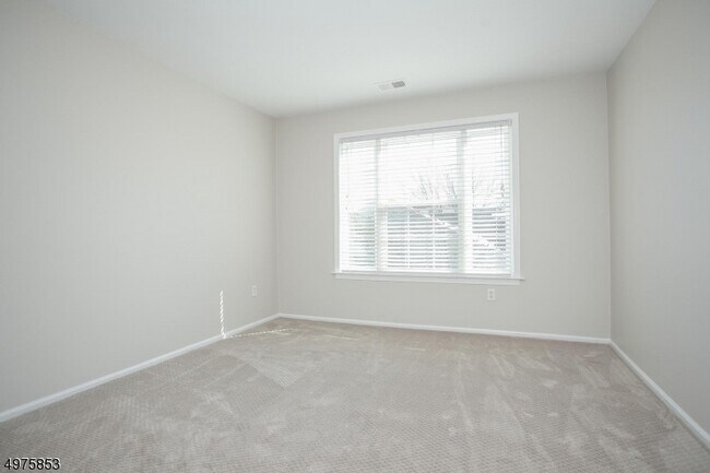 Building Photo - 22 Evergreen Dr