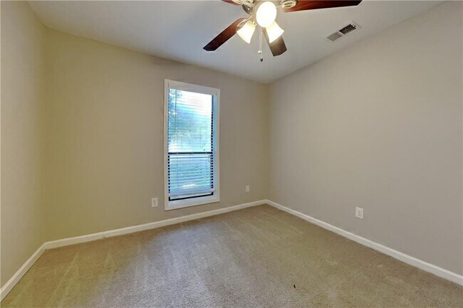 Building Photo - 5990 Bayside Dr NW