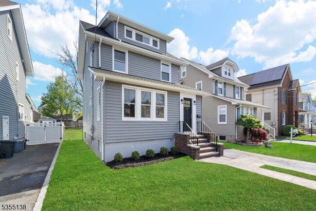 Building Photo - 147 Page Ave