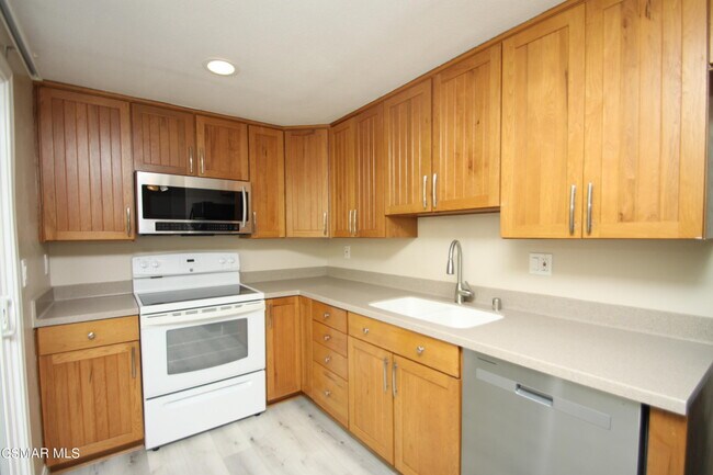 Building Photo - 684 Paseo Montecito