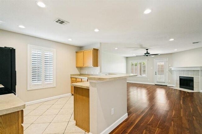 Building Photo - 9932 George Washington Dr