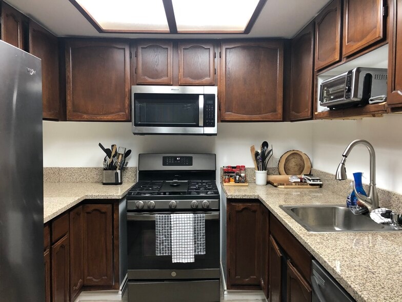 Building Photo - 4629 W 169th St