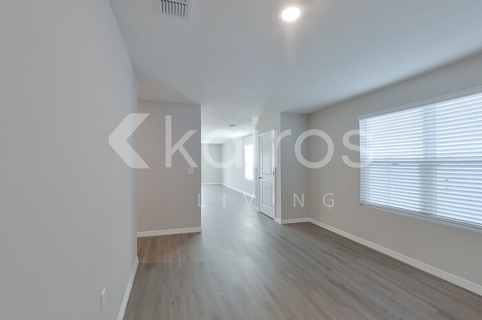 Building Photo - 8661 SW 43rd Ter