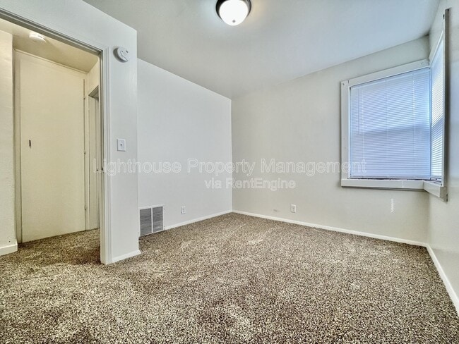 Building Photo - 1215 Ottillia St SE