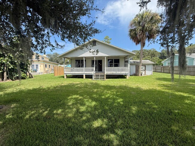 Building Photo - 2920 Sunset Dr