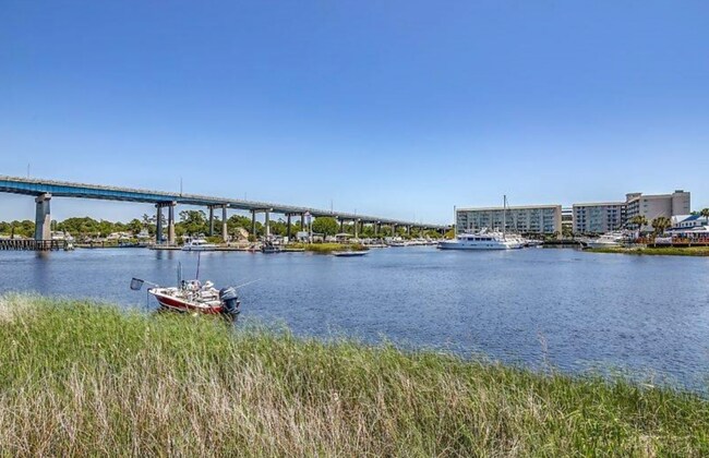 Building Photo - 137 Marblehead Dr