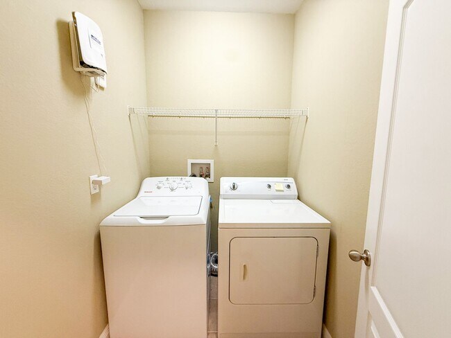 Building Photo - Chase Hollow #46