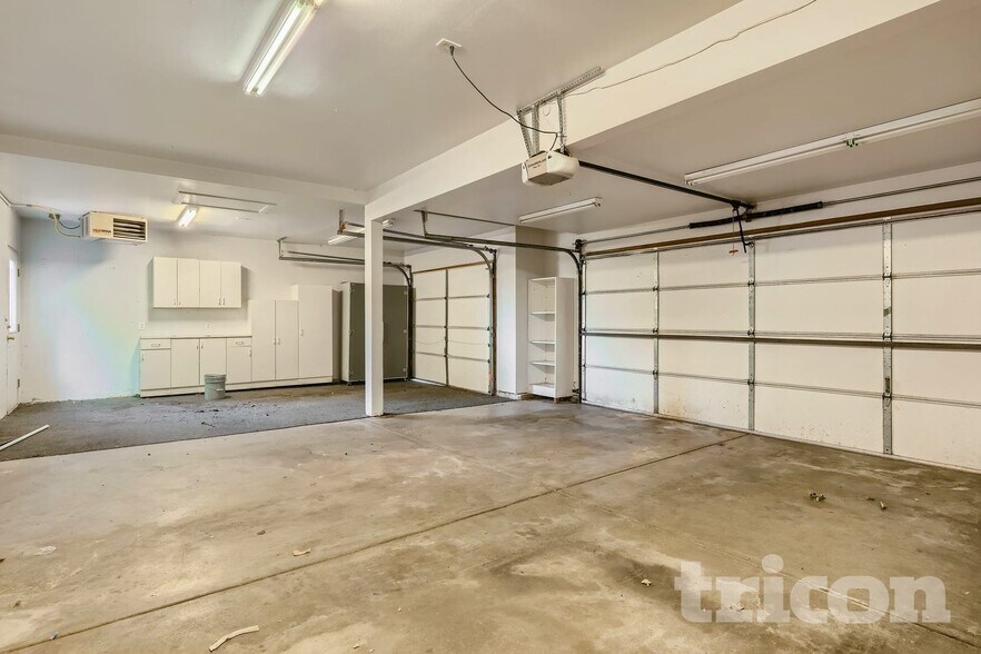 Building Photo - 2215 Sweetwater Creek Dr